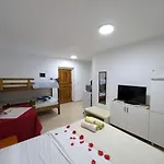 Zhizelle Xhamllik\'Apartment